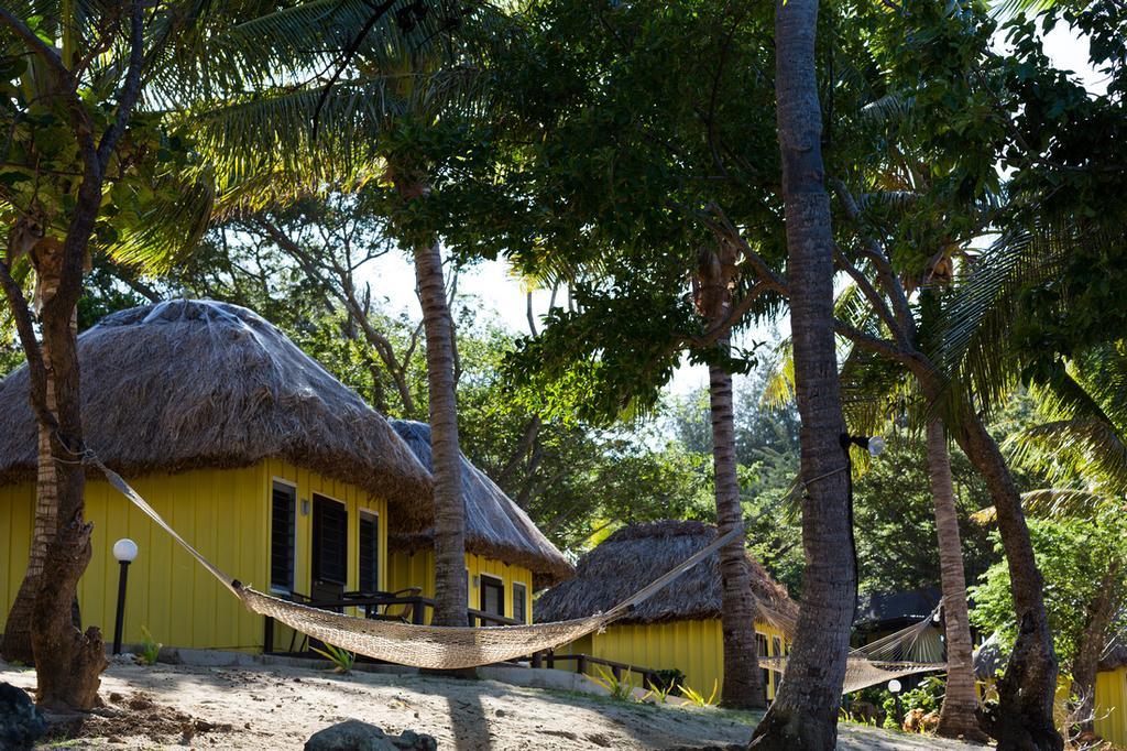 Funky Fish Beach & Surf Resort Solevu Екстериор снимка